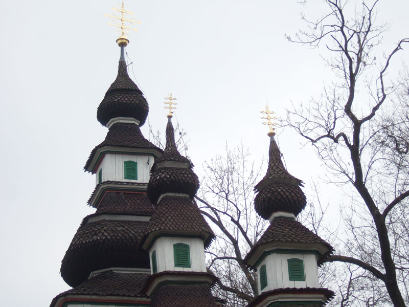 Die Holzkirche St. Erzengel Michael: Bojkov-Stil und rustikaler Barock